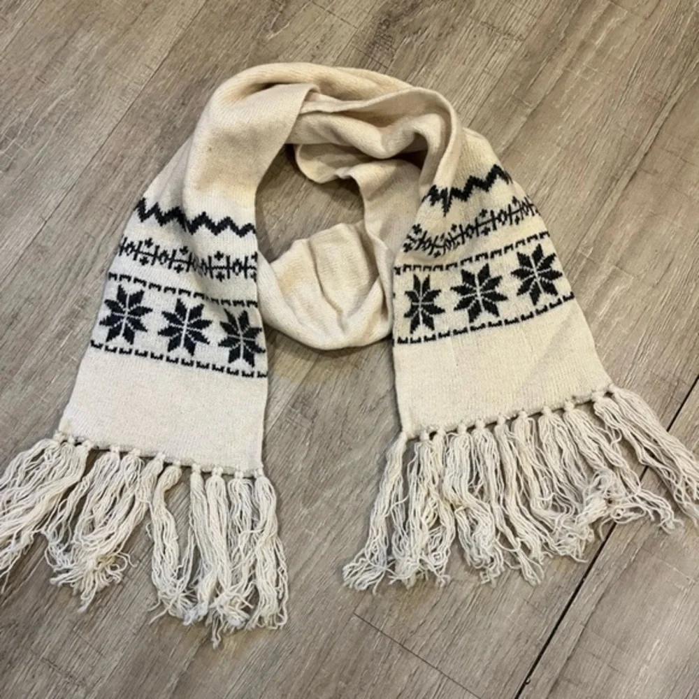 Cozy Cream and Charcoal Grey Fringed 100% Wool Scarf Snowflake Pattern